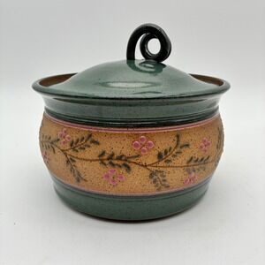 Signed Studio Pottery Lidded Crock Green‎ Speckled Glaze 3D Floral Vine Spiral